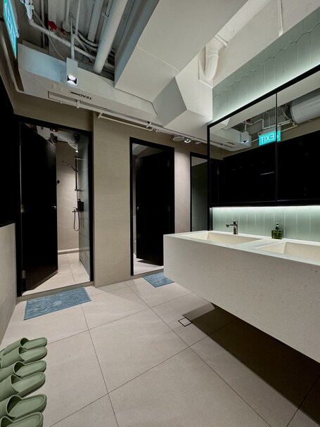 Jyu Capsule Hotel - Image 4