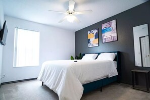 Room - Massive 4Br/5bath w/pool, grill (Davenport)