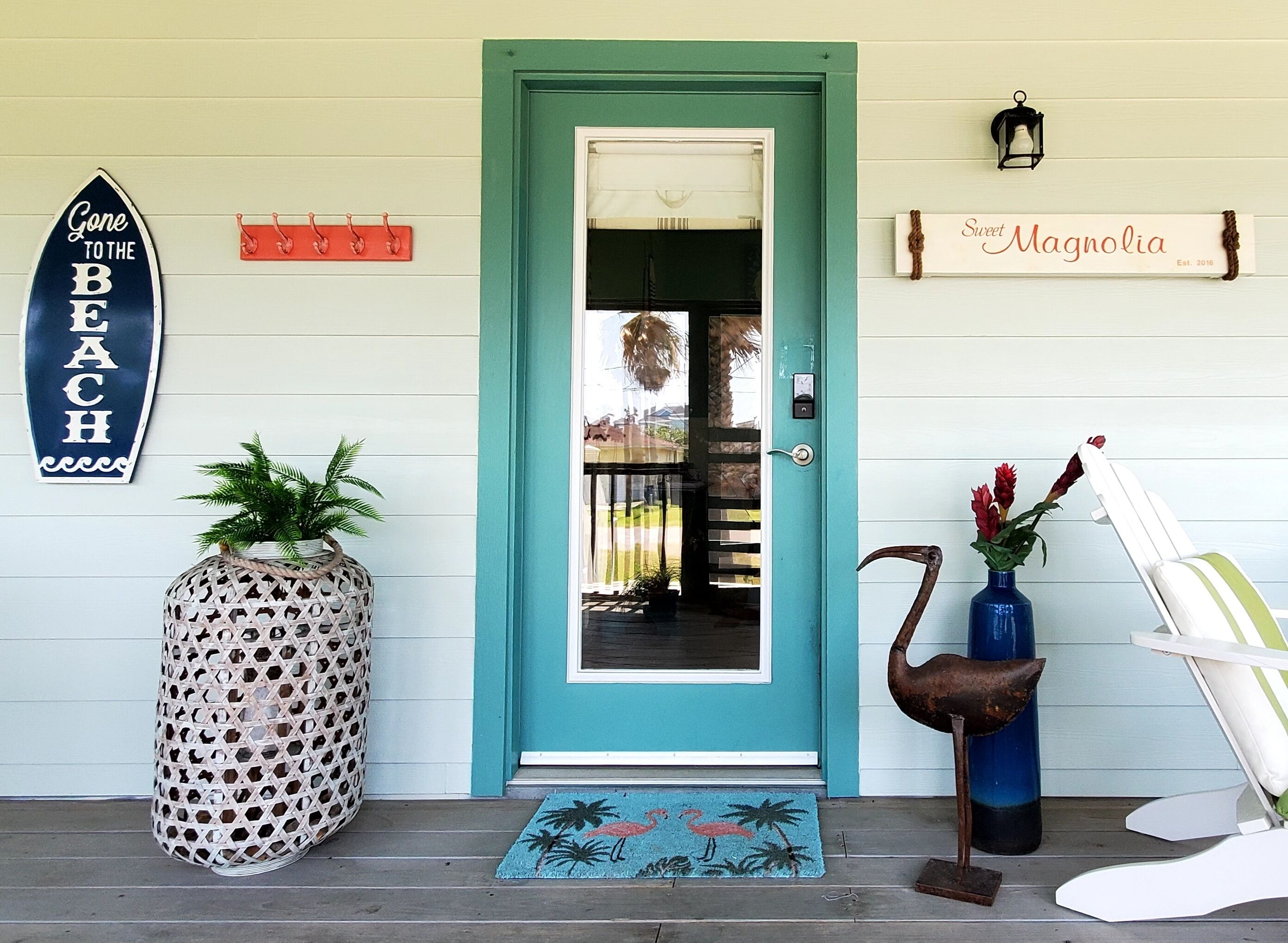 Downtown Cottage & Dipping Pool-One Block to Water, Fishing, Shopping & Dining!