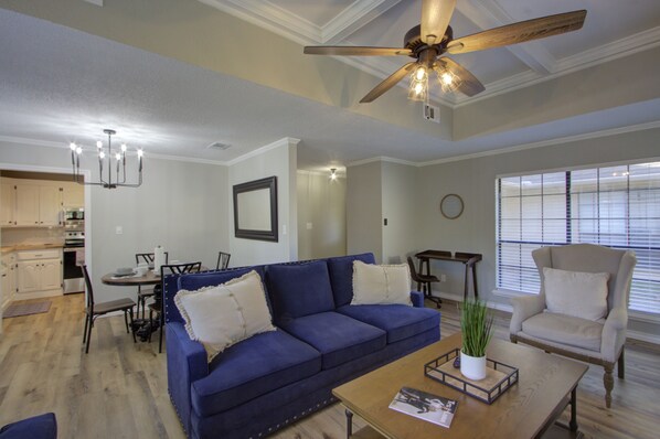 Smart TV, fireplace - Home Away from Home & Business Ready (Texarkana)