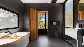 Luxury Cabin, 1 King Bed, Sauna | Bathroom