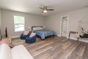 5 bedrooms, iron/ironing board, WiFi