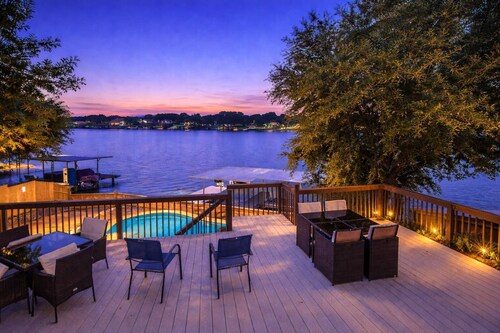 Lakeside Luxury Retreat on Lake Granbury! Pool, Hot Tub, Kayaks, and Game Room for Ultimate Fun!