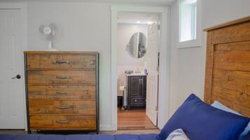 2 makuuhuonetta, silitysrauta/-lauta, Wi-Fi, vuodevaatteet