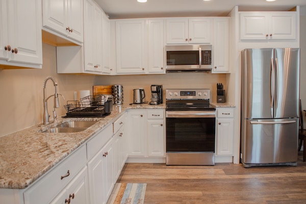 Refrigerador, microondas, horno y tostadora