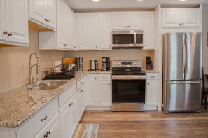 Refrigerador, microondas, horno, tostadora