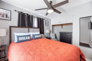3 bedrooms, iron/ironing board, WiFi, bed sheets