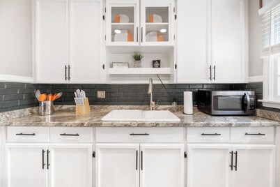 Cozy Remodeled 3 bedroom home close to WSU