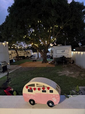 Property grounds - Natural Rv, the perfect hiding place to disconnect (Miami)