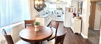 Renovated, Spacious & Cozy 2BR Upper Unit in the Heart of Milwaukee