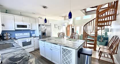 Beautiful Beachfront and Bayfront House