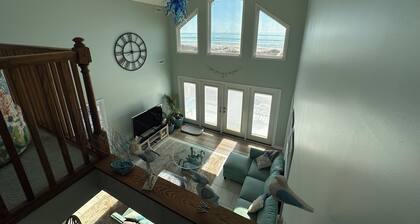 Beautiful Beachfront and Bayfront House