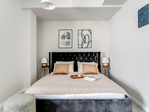 Studio, City View | Living area