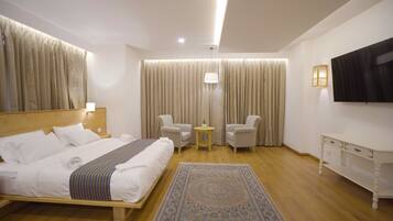 Superior Suite | Minibar, soundproofing, iron/ironing board, free WiFi