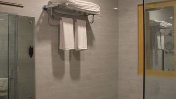 Superior Suite | Bathroom | Shower, hydromassage showerhead, free toiletries, hair dryer