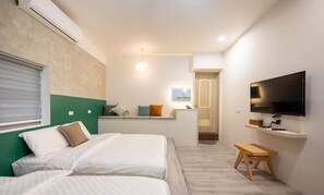 Gallery Quadruple Room | Desk, soundproofing, free WiFi - light of the dawn (Liuqiu)