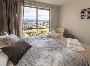 6 bedrooms, iron/ironing board, WiFi, bed sheets