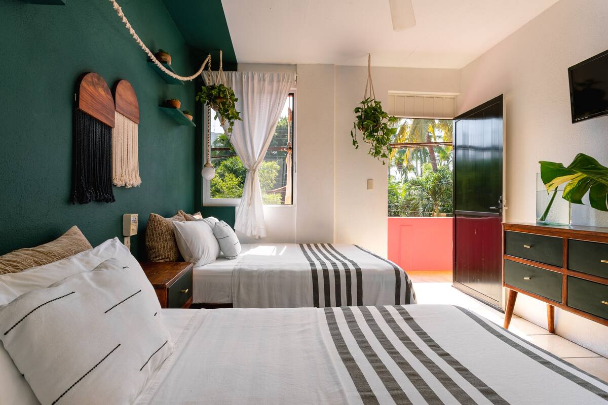 Basic Twin Room, 2 Double Beds