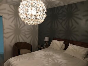 3 habitaciones, escritorio, internet y ropa de cama 