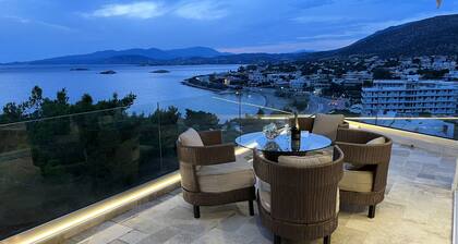 Luxurious 2-bed Seaside Apartment in Saronida