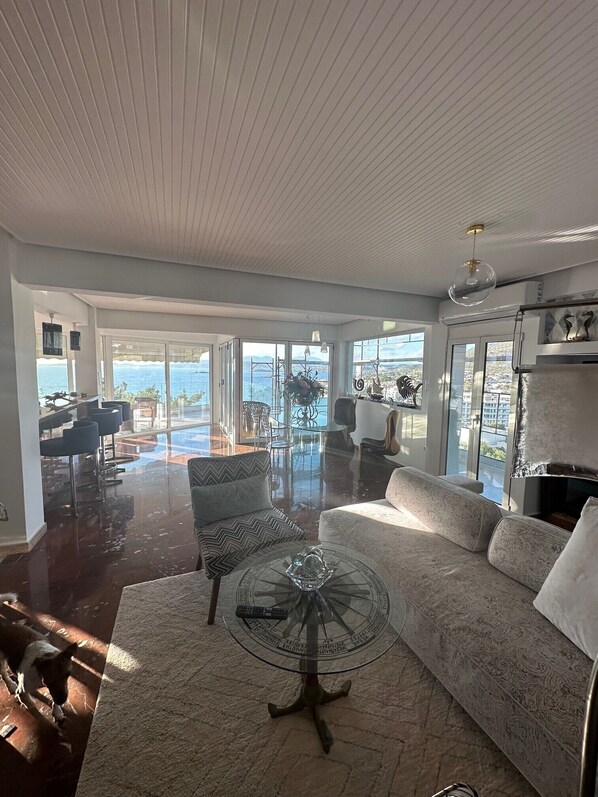 Apartment | Wohnbereich | Kamin