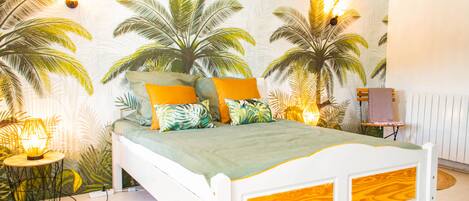 4 bedrooms, iron/ironing board, free WiFi, bed sheets