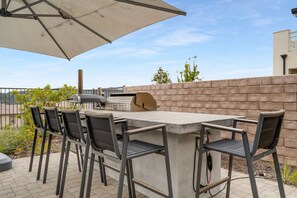 تناول الطعام بالخارج