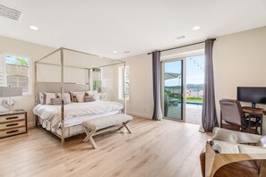 4 bedrooms, desk, iron/ironing board, free WiFi