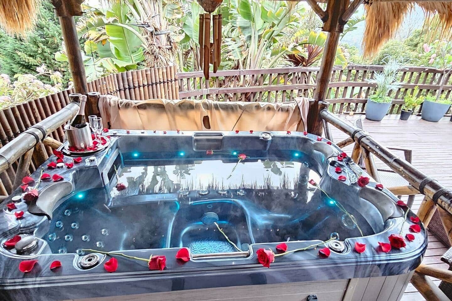 Outdoor spa tub