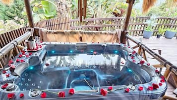 Bain à remous extérieur