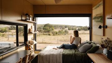 1 bedroom, bed sheets