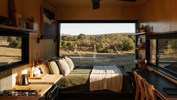 1 bedroom, bed sheets