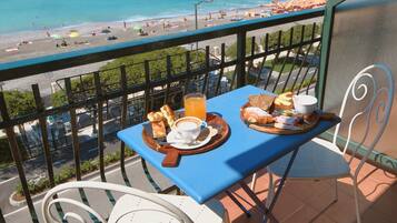 Habitación Deluxe, vista al mar | Terraza o patio