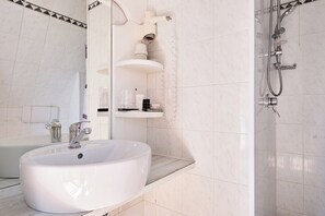 Deluxe-Zimmer, Meerblick | Badezimmer