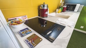 Unclassified image, 4 of 40, button