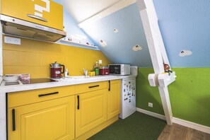 Wasserkocher mit Kaffee-/Teezubehör, Kochgeschirr/Geschirr/Besteck