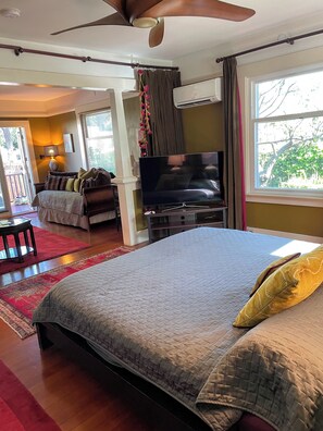Mama Dux - A Sumptuous Urban Sanctuary | Memory foam beds, individually decorated, individually furnished, desk - The 3 Dux (Santa Barbara)