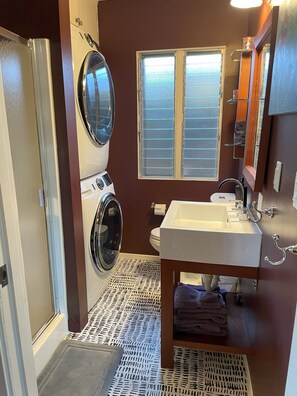 City-Studio, 1 Schlafzimmer, Gartenblick, zum Garten hin | Badezimmer | Dusche, Haartrockner, Handtücher, Seife