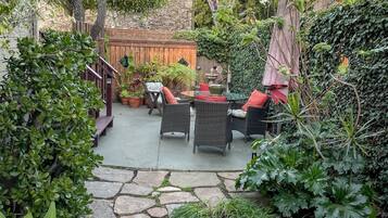 Mama Dux - A Sumptuous Urban Sanctuary | Terrace/patio