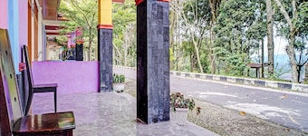 OYO 92240 Taman Wisata Iman Ii Near Taman Wisata Iman Sitinjo