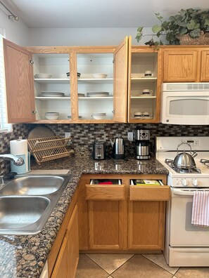 Fridge, microwave, oven, stovetop - Southwest Las Vegas Huge Bohemian Style Home!! - Few Minutes Away From Casino!! (Las Vegas)