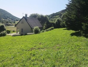 Property grounds - Gîte Chaleureux Avec Cheminée au Pied du Puy Mary (Saint-Paul-de-Salers)