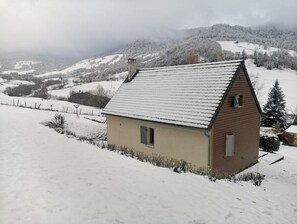 Exterior - Gîte Chaleureux Avec Cheminée au Pied du Puy Mary (Saint-Paul-de-Salers)