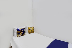 Economy Double Room - OYO Life 91893 Kost Jeje Syariah (Surabaya)