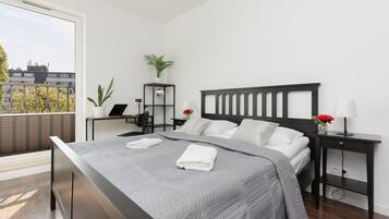 1 bedroom, bed sheets