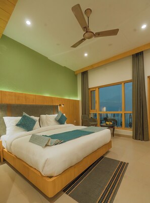 Deluxe Mountain View | Ropa de cama de alta calidad y caja de seguridad en la habitación 