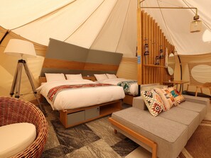 Luxury Tent | 1 bedroom, desk, laptop workspace, free WiFi - fabula glamping (Kimitsu)