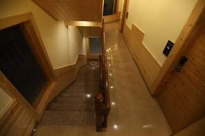 Lobby - Golden Wood Manali By Rosetum (Manali)
