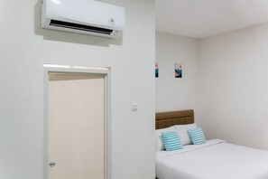 Deluxe Double Room | Desk, free WiFi, bed sheets - Social Hub by TwoSpaces (Jakarta)