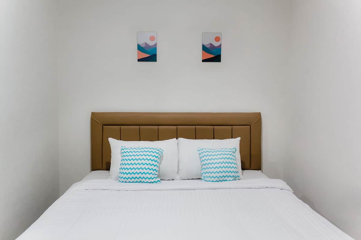 Quarto casal luxo | 1 quarto, escrivaninha, Wi-Fi de cortesia, roupa de cama